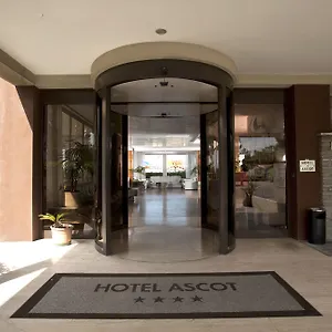 Ascot & Hotel